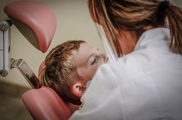 You are currently viewing רפואת שיניים לילדים: איך מוצאים מרפאה מתאימה?