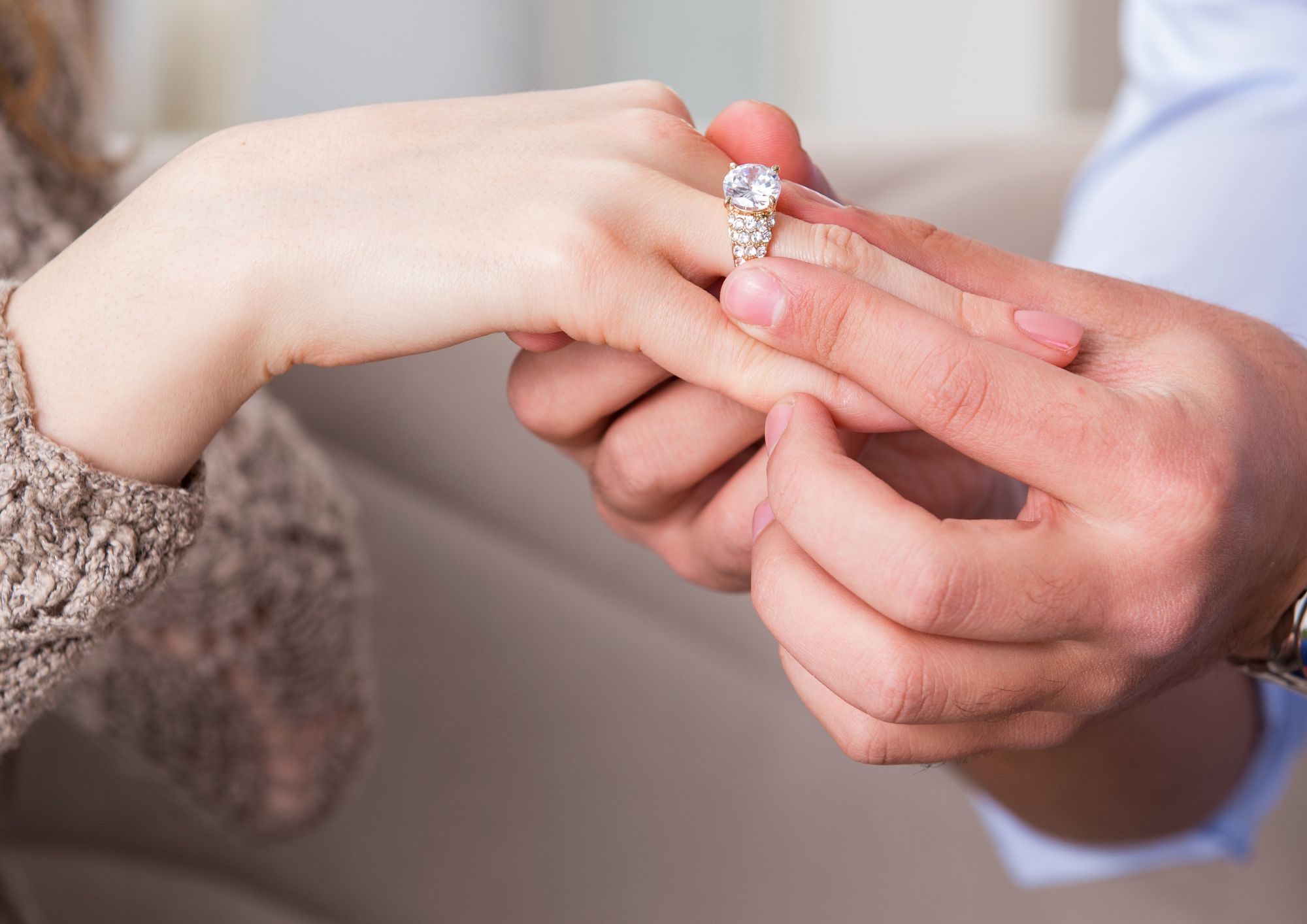 You are currently viewing לקראת ההצעה המרגשת: איך בוחרים טבעת אירוסין?